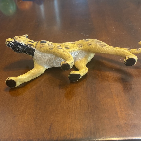 Plastic cheetah toy - Picture 6 of 6